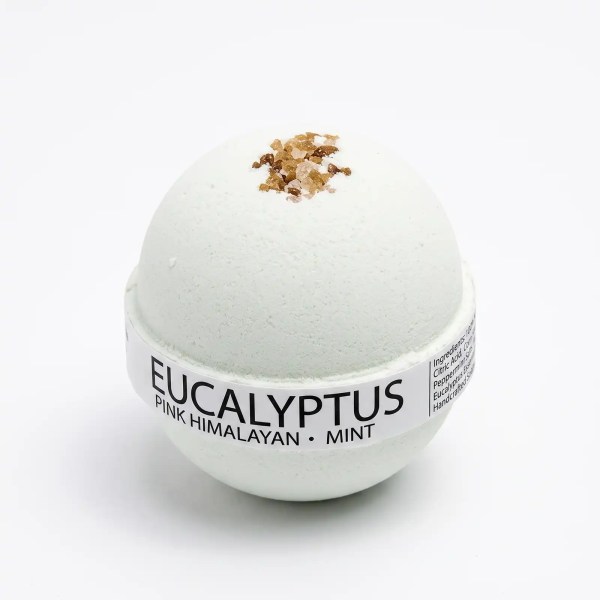 Eucalyptus bath bomb with mint and Himalayan salt
